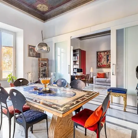 Unique & Fancy Buonarroti Mansion Apartament