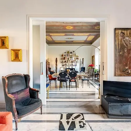 Unique & Fancy Buonarroti Mansion Apartament